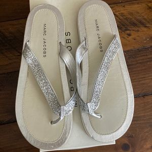 Marc jacobs couture line silver glitter sandals rubber flip flops 9 NIB $140